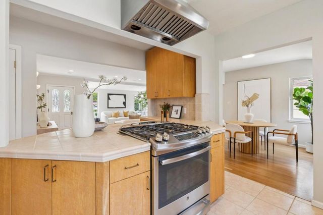 25 Jordan Avenue, Los Altos, CA 94022