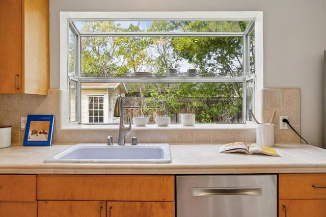 25 Jordan Avenue, Los Altos, CA 94022