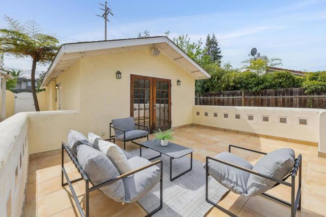 25 Jordan Avenue, Los Altos, CA 94022