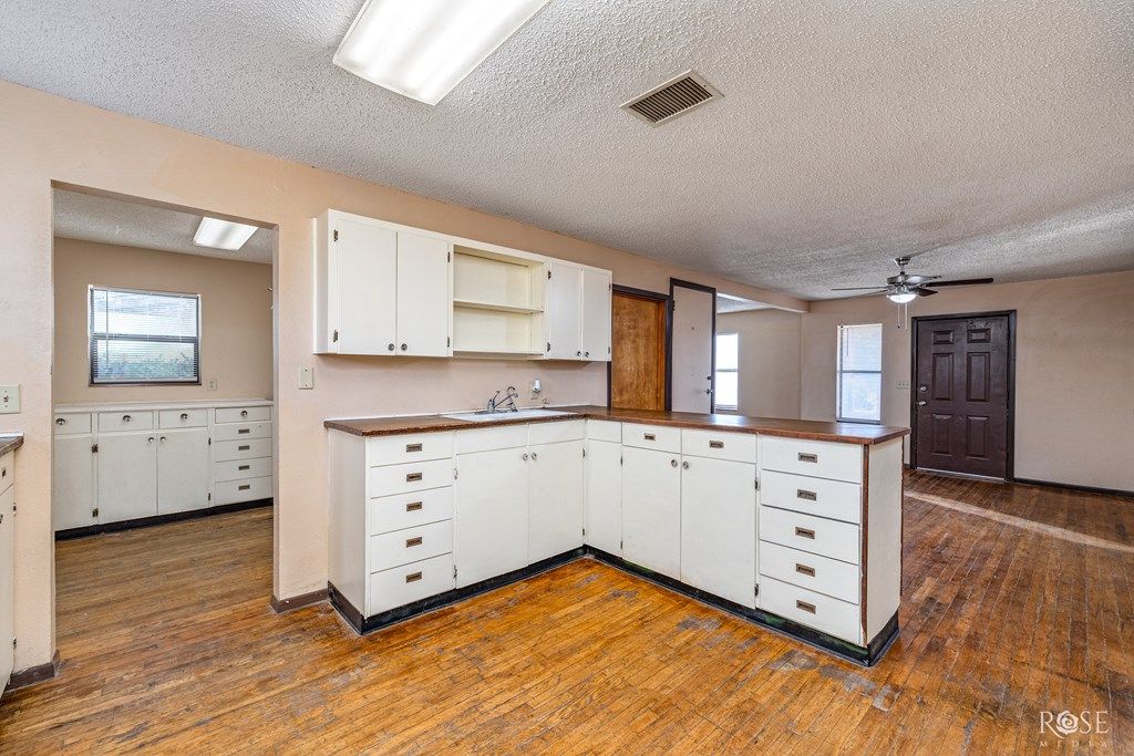 Image 12 of property listing at 618 Pulliam St, San Angelo, TX 76903