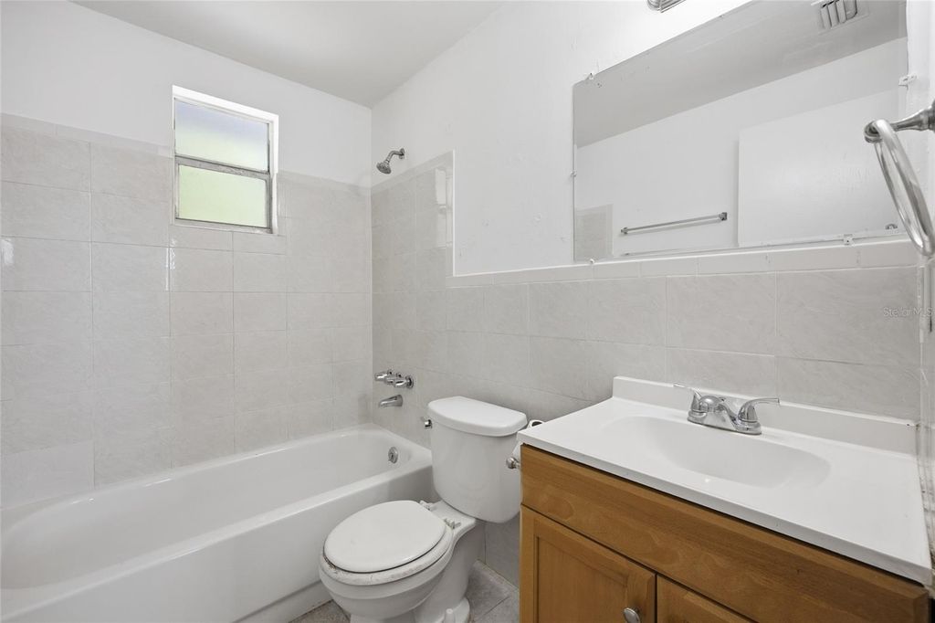 Image 18 of property listing at 14425 SW 38TH TERRACE ROAD, Ocala, FL 34473