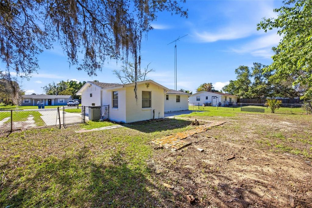 Image 22 of property listing at 14425 SW 38TH TERRACE ROAD, Ocala, FL 34473