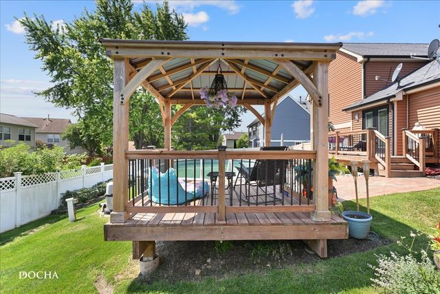 1741 Somerfield Lane, Crystal Lake, IL 60014