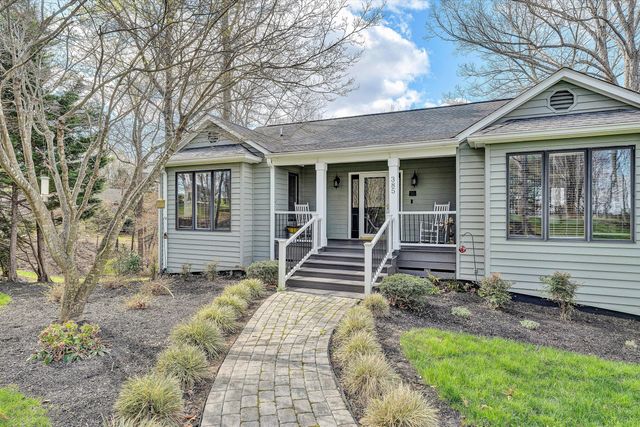 385 Cross Harbor DR, Penhook, VA 24137