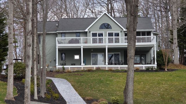 385 Cross Harbor DR, Penhook, VA 24137