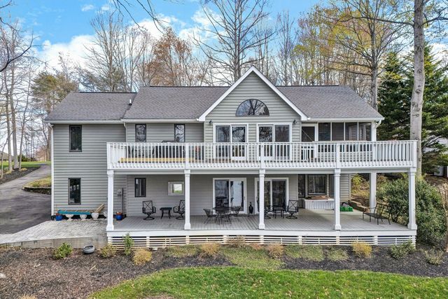 385 Cross Harbor DR, Penhook, VA 24137
