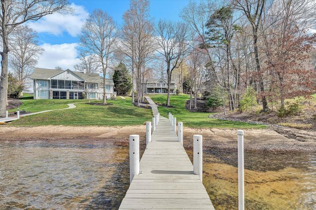 385 Cross Harbor DR, Penhook, VA 24137