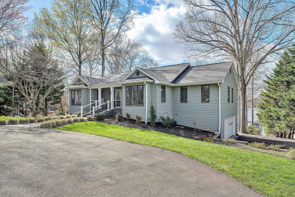 385 Cross Harbor DR, Penhook, VA 24137