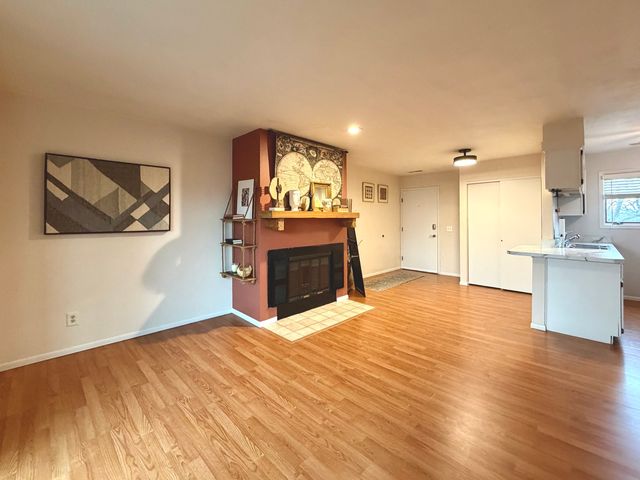 3117 4th Street 3117, Moline, IL 61265