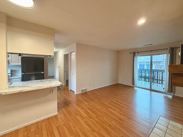 3117 4th Street 3117, Moline, IL 61265