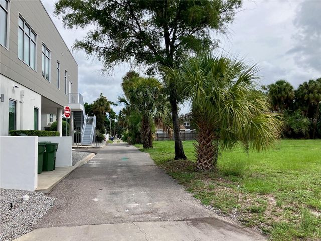 2011 W PLATT STREET, Tampa, FL 33606