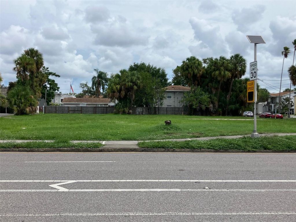 2011 W PLATT STREET, Tampa, FL 33606