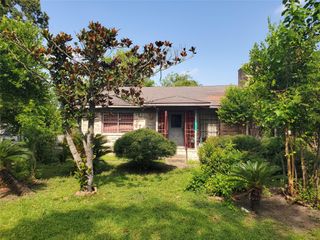 8713 Autumn Lane, Houston, TX 77016
