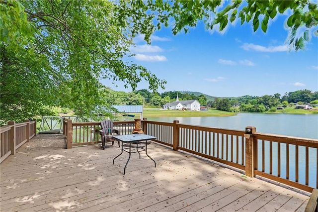 2255 Thunder Oak Road, Young Harris, GA 30582