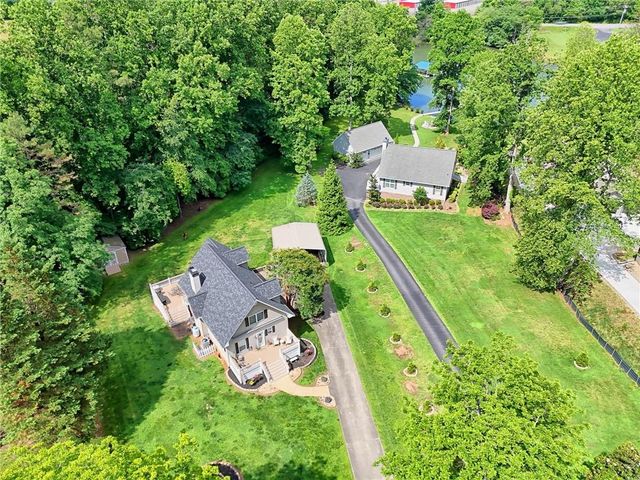 2255 Thunder Oak Road, Young Harris, GA 30582