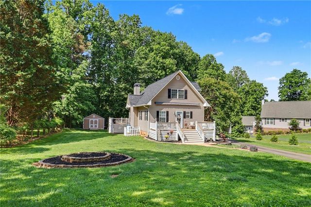 2255 Thunder Oak Road, Young Harris, GA 30582