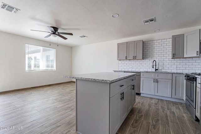 37 E EL PARQUE Drive F, Tempe, AZ 85282