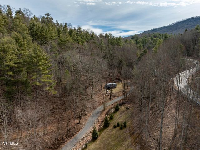 710 Black Mountain Drive, Butler, TN 37640