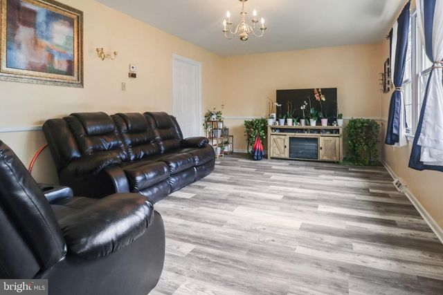 562 WAYNE AVE, Vineland, NJ 08360