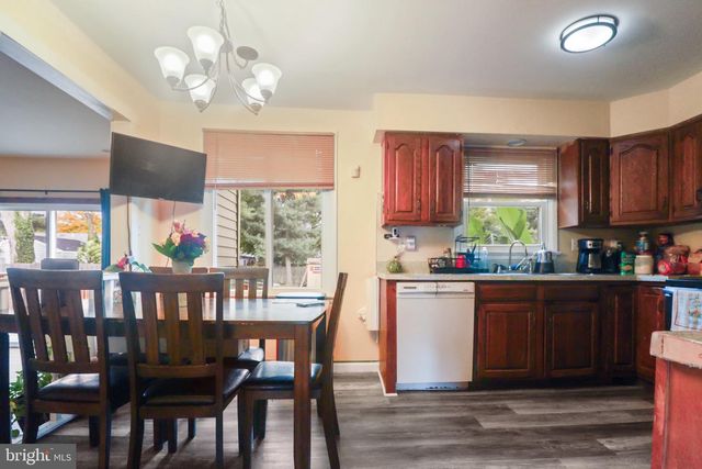 562 WAYNE AVE, Vineland, NJ 08360