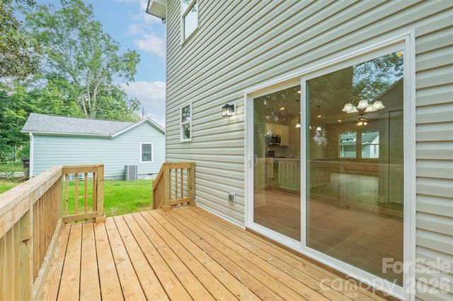 1324 Old Charlotte Road, Statesville, NC 28677