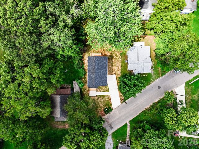 1324 Old Charlotte Road, Statesville, NC 28677