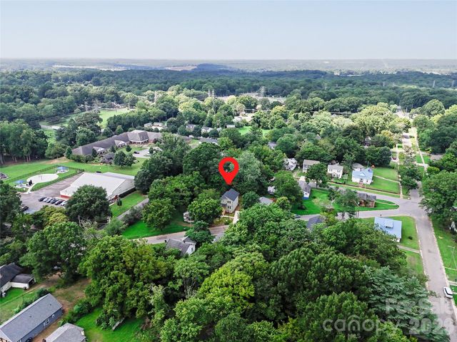 1324 Old Charlotte Road, Statesville, NC 28677