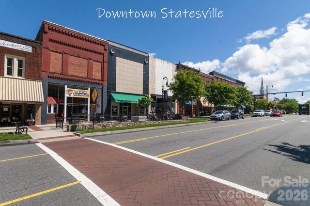 1324 Old Charlotte Road, Statesville, NC 28677