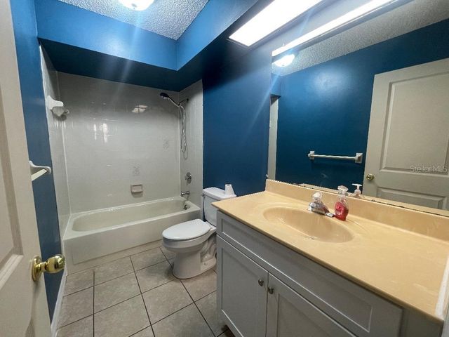 36422 BIRDIE COURT, Grand Island, FL 32735