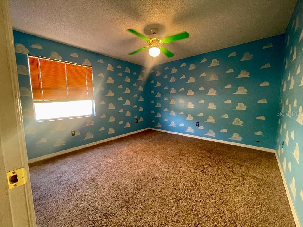 Image 20 of property listing at 36422 BIRDIE COURT, Grand Island, FL 32735