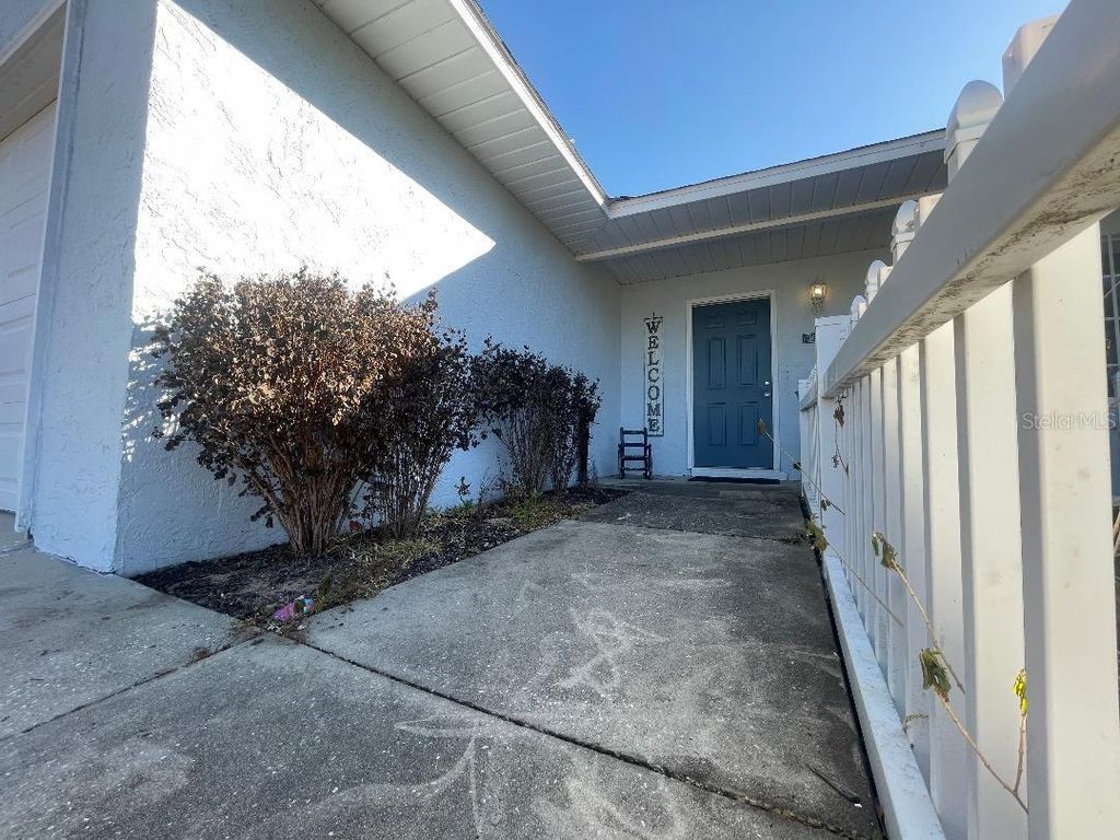 Image 3 of property listing at 36422 BIRDIE COURT, Grand Island, FL 32735