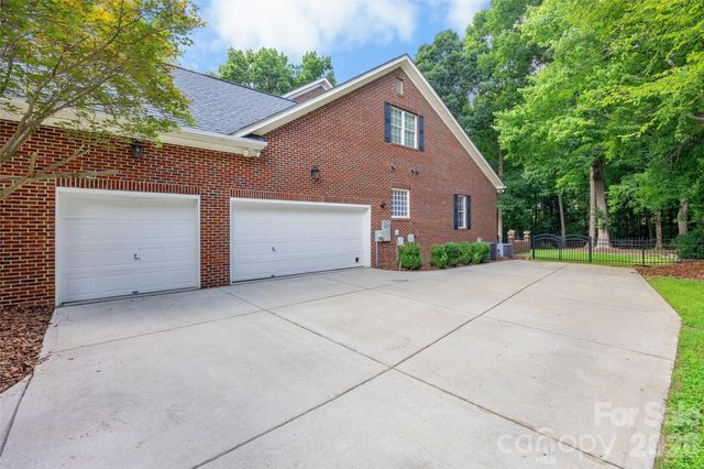 1607 Crestgate Drive, Waxhaw, NC 28173