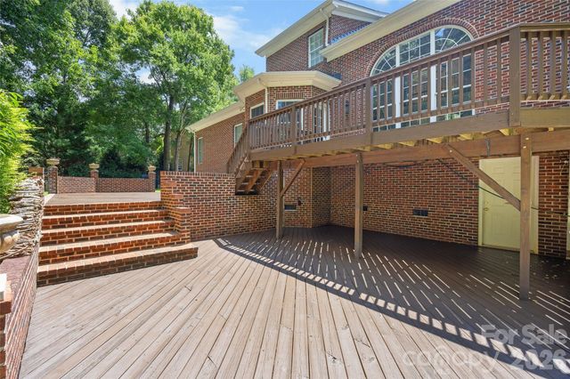 1607 Crestgate Drive, Waxhaw, NC 28173