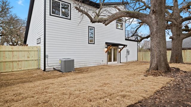 1228 S Rusk Street W, Sherman, TX 75090