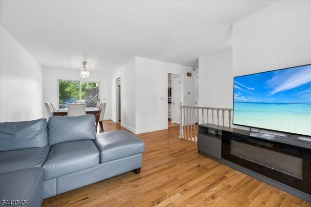 1 Arthur Rd, Hopatcong Boro, NJ 07874