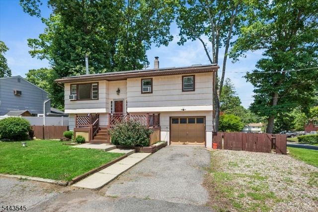 1 Arthur Rd, Hopatcong Boro, NJ 07874