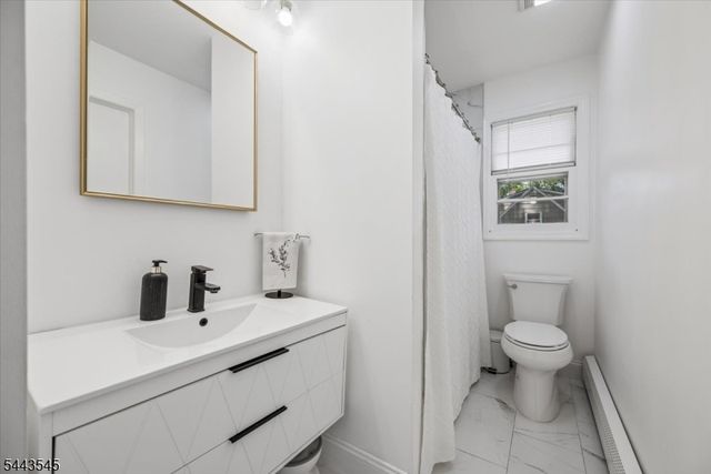 1 Arthur Rd, Hopatcong Boro, NJ 07874