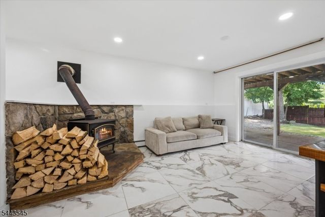 1 Arthur Rd, Hopatcong Boro, NJ 07874
