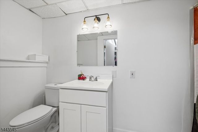 1 Arthur Rd, Hopatcong Boro, NJ 07874