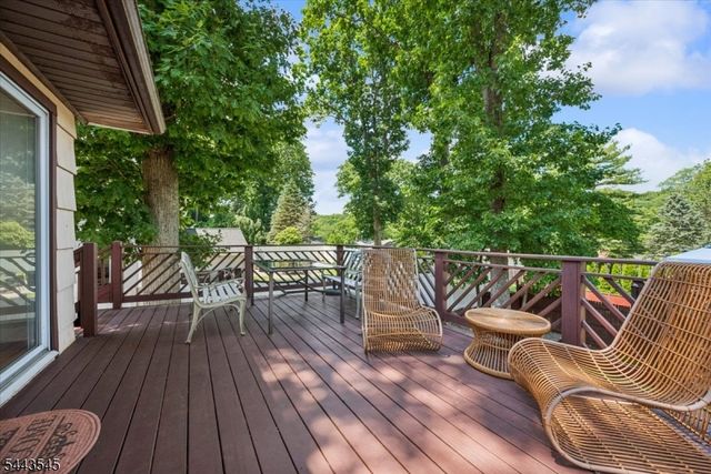 1 Arthur Rd, Hopatcong Boro, NJ 07874