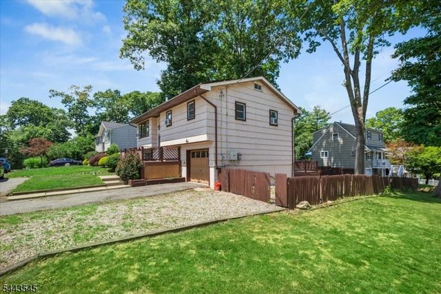 1 Arthur Rd, Hopatcong Boro, NJ 07874