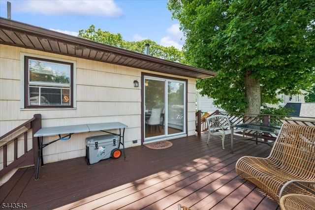 1 Arthur Rd, Hopatcong Boro, NJ 07874