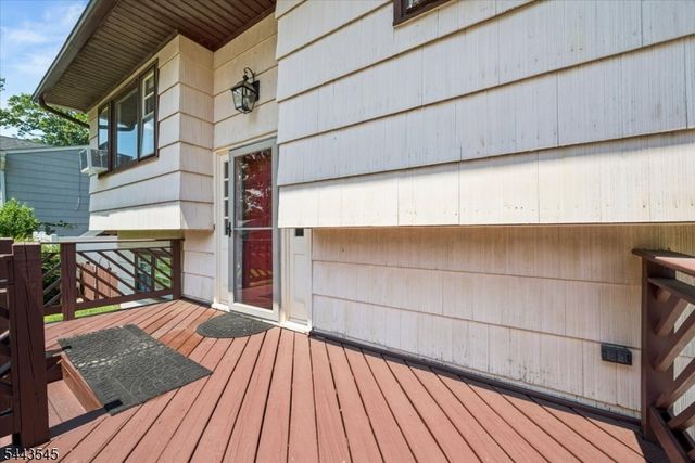 1 Arthur Rd, Hopatcong Boro, NJ 07874