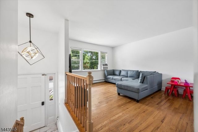 1 Arthur Rd, Hopatcong Boro, NJ 07874