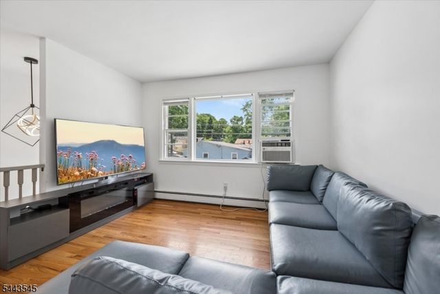 1 Arthur Rd, Hopatcong Boro, NJ 07874