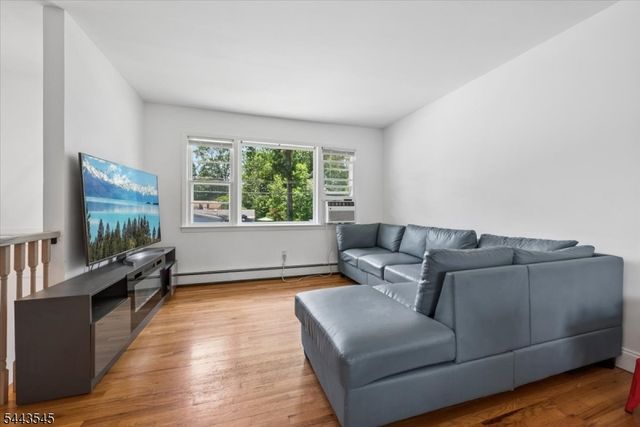1 Arthur Rd, Hopatcong Boro, NJ 07874