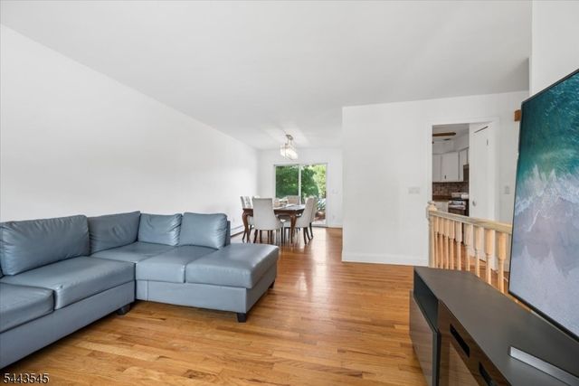 1 Arthur Rd, Hopatcong Boro, NJ 07874