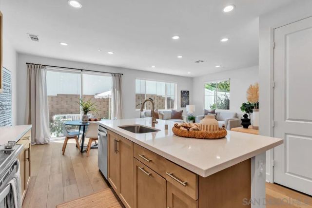 7701 Jasmine Ct, Santee, CA 92071