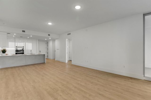 220 Lake Shore Drive 815, Lake Park, FL 33403