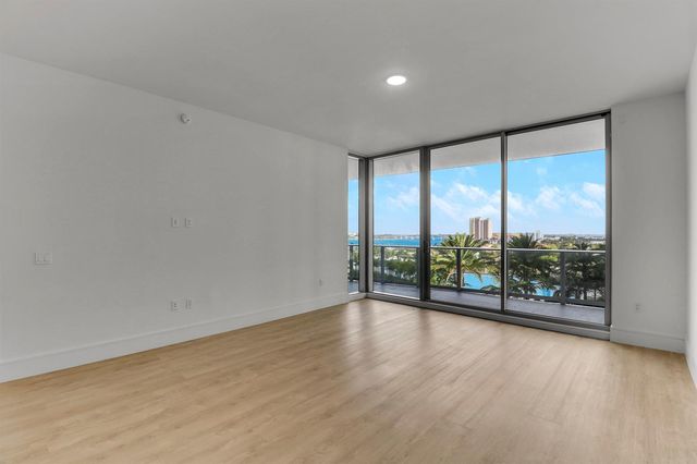 220 Lake Shore Drive 815, Lake Park, FL 33403